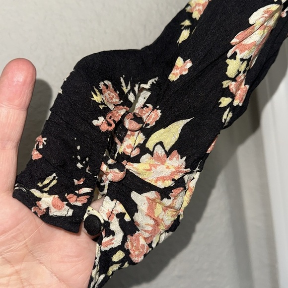 NWT Hilary printed top Floral Black Women's Top size small - Picture 9 of 11